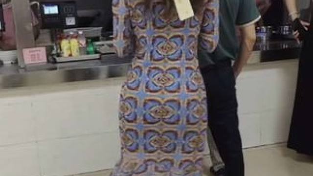 这裙子挺合身的#背影#花样年华#轻松一刻 #穿搭是为了取悦自己 #美女日常