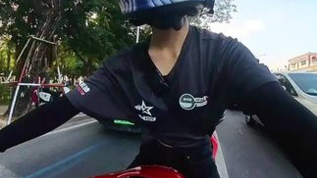 有人在克服距离 有人在制造距离#机车 #黎明飞驰