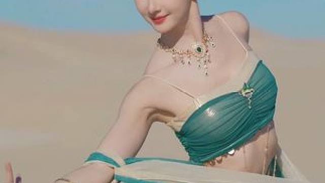 蓝天为幕 大地作台 #异域风情 #户外一舞动山河 #国舞星推计划 #这也能开播 #感受大西北的异域风