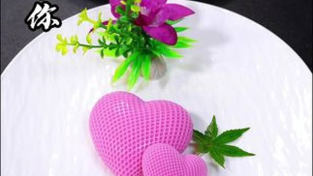 牛奶搭配火龙果汁就能做出心心相印，造型美观好吃又好看#七夕礼物 #创意美食 #摆盘技巧