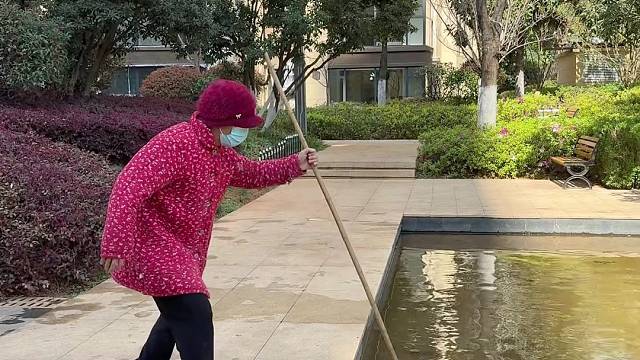 这奶奶的身体素质太好了