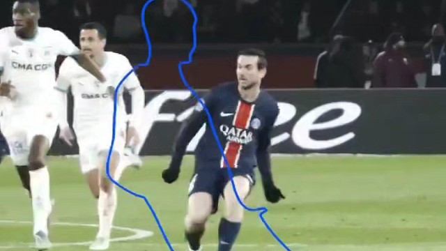 下次就让你的队友这样助攻你进球