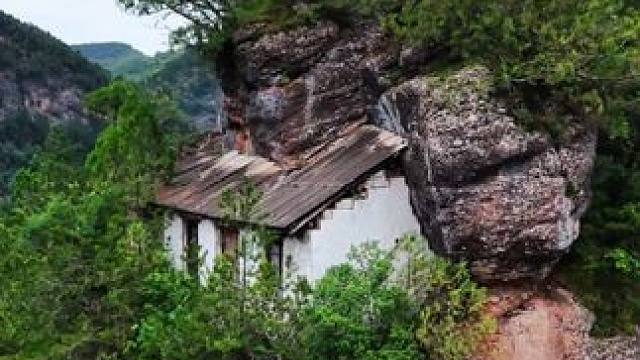 柳林镇江口棋盘山随拍#悬崖峭壁 #大自然的鬼斧神工 #走进大山深处