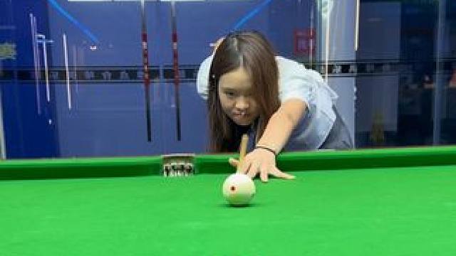 当你姐妹使用物理瞄准线时#一顿操作猛如虎 #台球其实很简单 #今天你打台球了吗