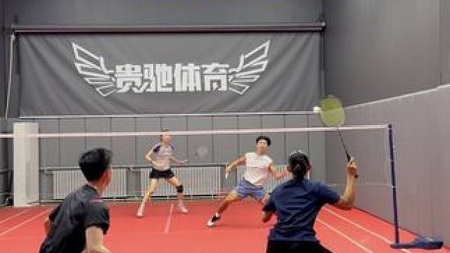 这女搭档也太硬了#羽毛球 #羽毛球精彩片段 #羽毛球混双