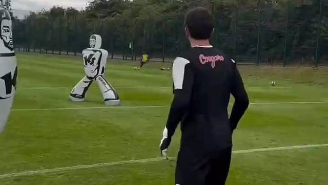 模拟实战禁区内干扰下的扑救训练