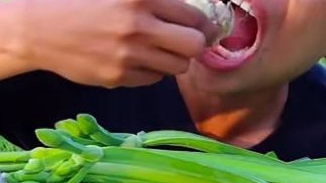 新鲜黄花蔺剁椒️大毛蛋 #美食 #户外美食 #泰国美食 #内容启发搜索