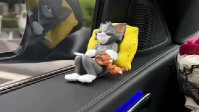 #上热门#呆萌呆萌 汤姆和杰瑞放在车里真的太可爱了！摆在车里满满的童年回忆！越看越治愈！#创意摆件 