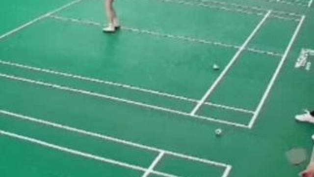 这下好疼#爆头#羽毛球