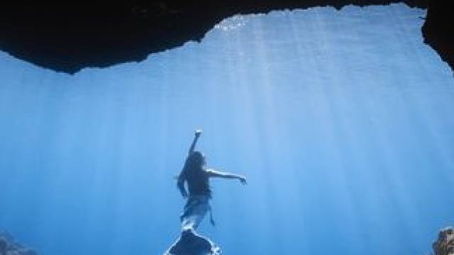 一直游进你心里
#自由潜 #潜水 #潜水女孩 #水下摄影 #每一帧都是壁纸