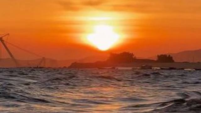 “温柔的海风应该能吹走许多不愉快吧”