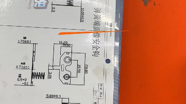 电池弹片用桥式铆接，一次成型，弹簧不脱落