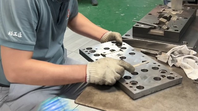 五金冲压模具成型时藏这无数次打磨的耐心