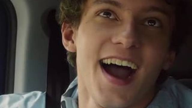 拉塞尔安东内利体验越野车 拉姐带着小Kimi私奔了（bushi），俩人甩掉无人机追踪跑去快乐地越野了