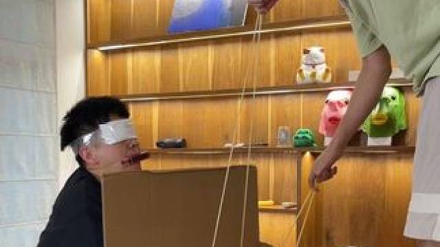 快叫你朋友来看蒙眼伸手挑战#弹弹星球弹爆地球 #随时随地弹一把 #公平弹射#畅快对轰#管不饿