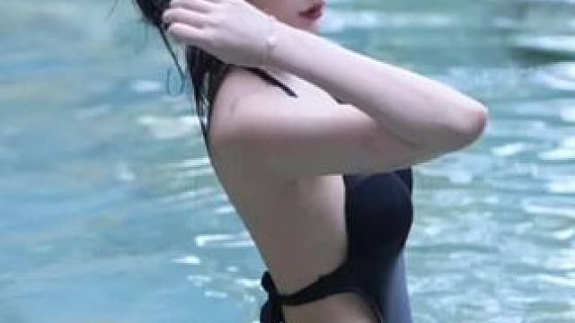 拥有 是绝对的错觉#美女 #玩水 #泳装正常穿搭无不良暗示
