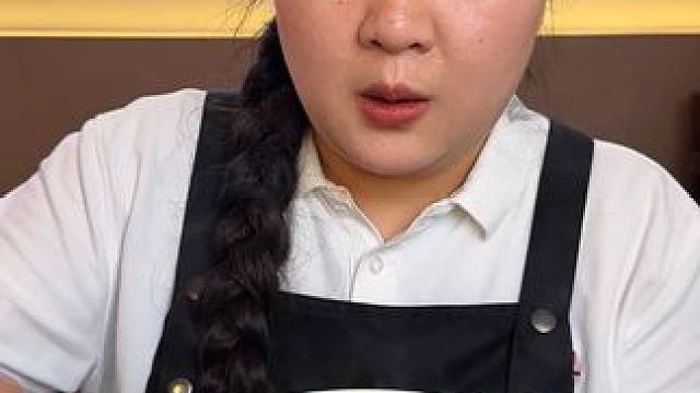 胖妹今天在面馆煮了一碗重庆小面，麻辣鲜香，汤汁浓郁满口留香#小面调料  #重庆小面  #这一碗好过瘾