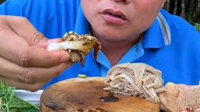 泰式‍鲜辣苦酱汁️鲜嫩大毛肚 #创作者扶持计划 #泰国大叔#泰国美食#内容启发搜索 #种草激励计划