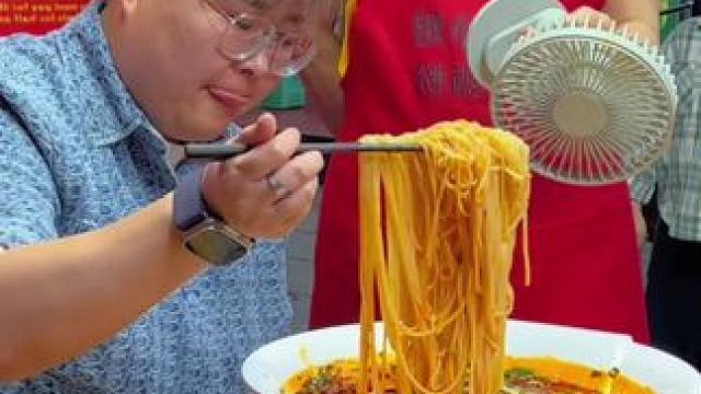 百万网红冬洁轻松拿走2000现金奖励！ #螺蛳粉