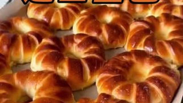 今天是周五呀 #创作灵感 #家庭自制面包 #新鲜出炉的 #烘焙 #面包