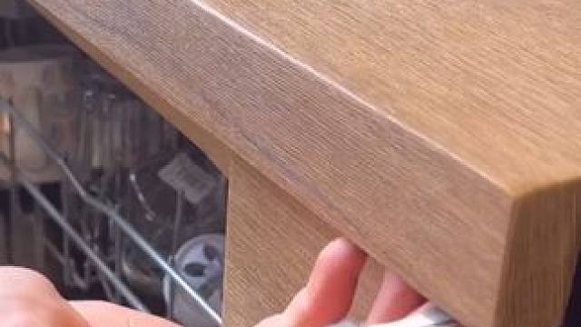 厨房贴纸工艺流程。 #手艺人 #厨房清洁 #厨房贴纸 #解压 #解压视频