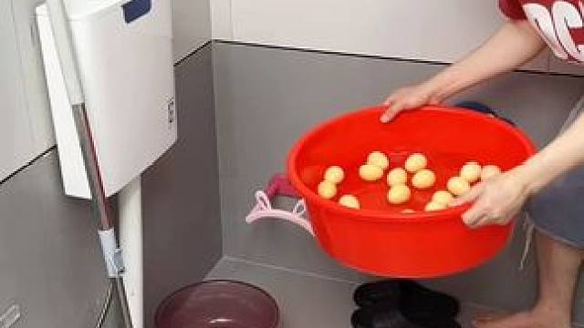 兔耳朵脸盆架 #兔耳朵脸盆架  可以收纳多个脸盆，家里的刷鞋都可以挂上去，还不占空间 #免打孔  #