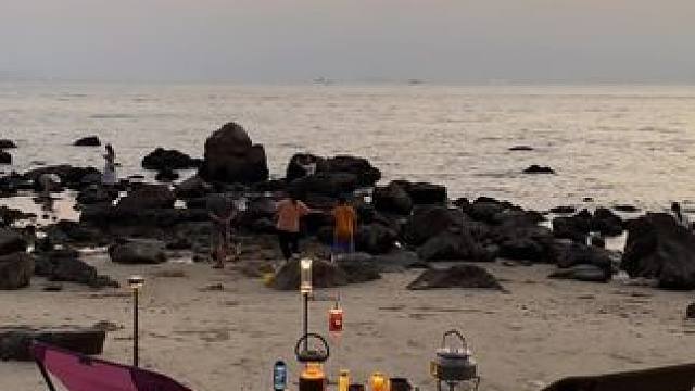 想让你坐在旁边 只谈大海和晚霞...#户外露营 #逃离城市的喧嚣 #治愈 #放空自己 #露营装备