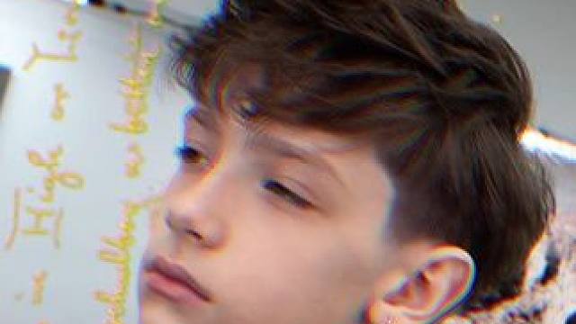 理个发花了我500美刀，我还只是个十岁的孩子 