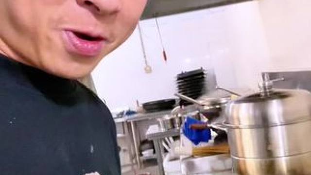 高压锅煮面条你们吃过吗 贵州人在西藏#西藏 #未来人 #未来人类