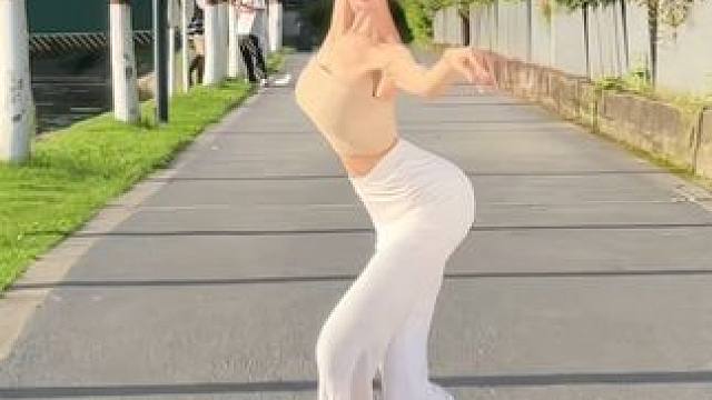 跑马溜溜的山上 一朵溜溜地云呦～#山情歌 #康定情歌