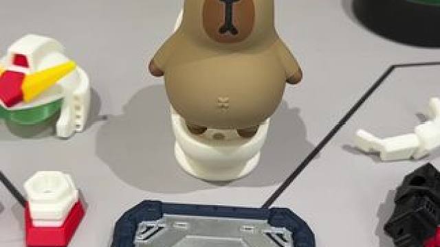 女朋友：完了，这个真想要~ #玩个很新的东西 #卡皮巴拉 #高达