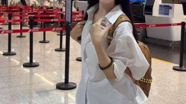 出发咯～#这样出场才够装 #Babycare电动行李箱 #甜妹 #转场