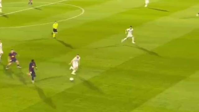 拉师傅快速前插强吃对手助攻拉菲尼亚破门