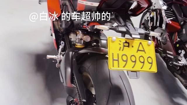 百万机车 白冰的杜卡迪