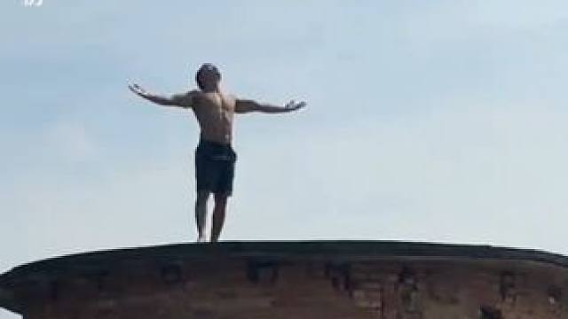 夏天这么玩水不过分吧？ #危险动作请勿模仿 #游泳 #大山深处自然美山清水秀好风光 #极限运动 #舞