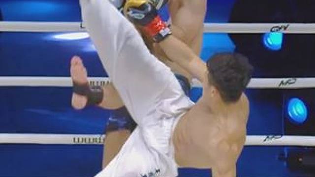 韩飞龙的必杀技舍身踢，踢的日本选手痛苦不堪 