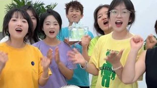 办公室风扇的生日 #办公室搞笑