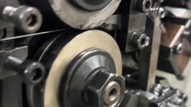 这个弹簧机一天能赚多少钱？