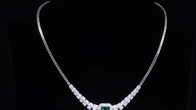 精美祖母绿珠宝璀璨项链 Pretty Cultivate Emeralds Jewelry
