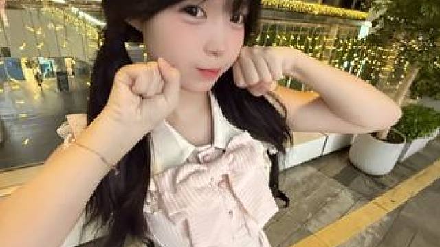 拍到了一位老蛋糕#ootd穿搭 #街拍 #抽象日常