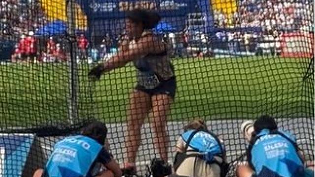 加拿大女子链球运动员卡姆林·罗杰斯 比赛成绩75.39米。 (PB 78.88米，出生于1999年6