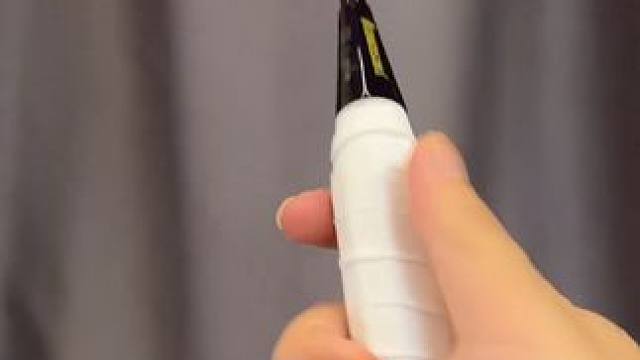 如何让你的球拍更加舒适？ 去底胶！缠缓震胶！#羽毛球 #去底胶