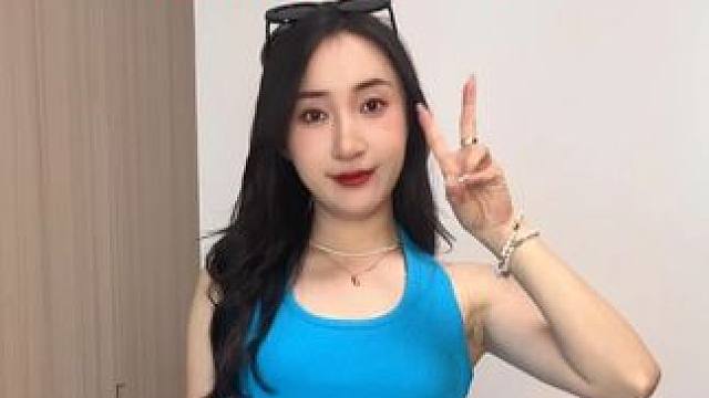 辣妹风挂脖上衣，背后超有设计，不到30太值了 #辣妹穿搭 #气质穿搭 #显白显瘦 #好物分享 #挂脖