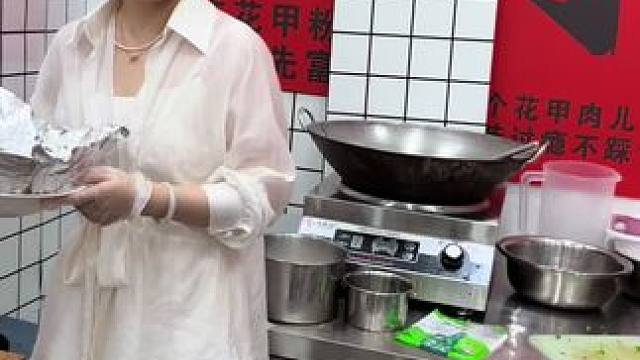 #同城发现 在新苏金街2楼花9.9的就能品尝到的美食【一品鲜花甲粉】单人餐9.9元 #花甲粉 #强烈