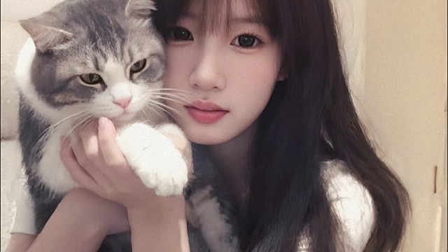 我大概是疯了 竟然想在这全是欲望的世界里 找到个灵魂契合又生理性喜欢的爱人