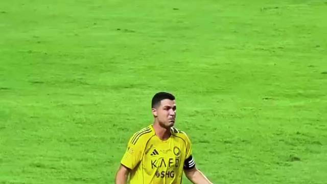 真的生气了！C罗抱怨裁判红牌把马内罚下