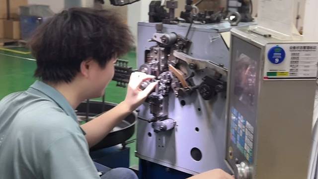 专业五金弹簧，品类全、精度高、弹性稳