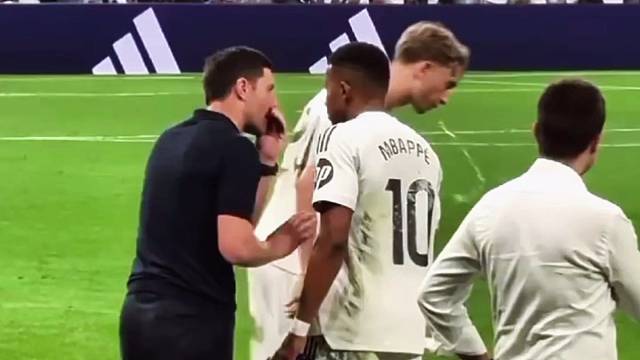 阿隆索真心喜欢姆巴佩，喝水的功夫还得叫身边说几句