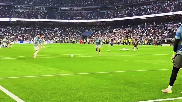 姆巴佩射门力量十足！击中横梁砰地一声