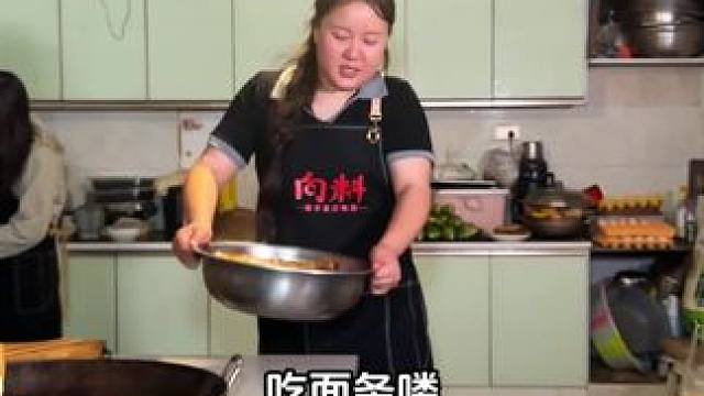 胖妹挑战30碗重庆小面？#美食 #小面调料
